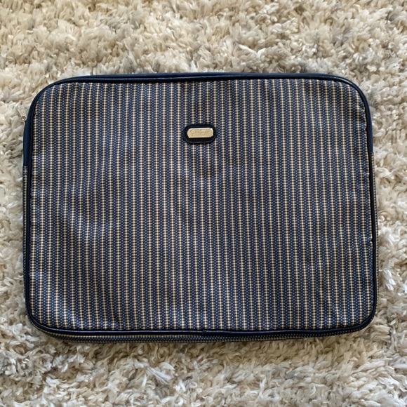 Jessica Simpson Laptop Sleeve - Picture 2 of 8